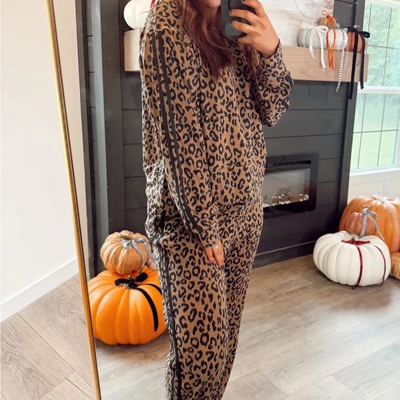 Leopard Print 2 PC Set - Picture 8 of 16